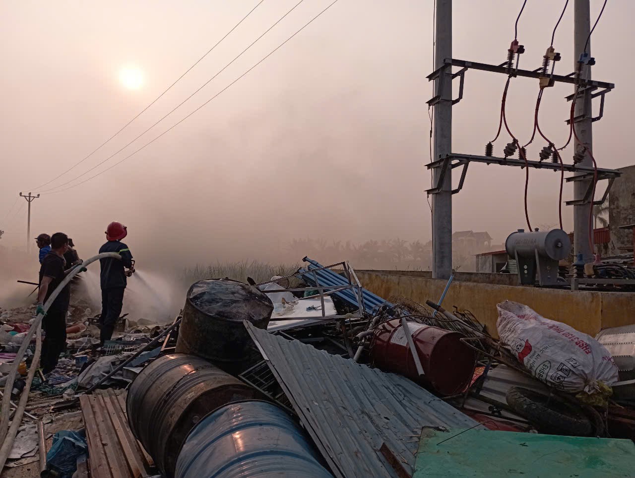 Thông tin về vụ cháy bãi nhựa phế liệu ở phường Hưng Đạo, quận Dương Kinh